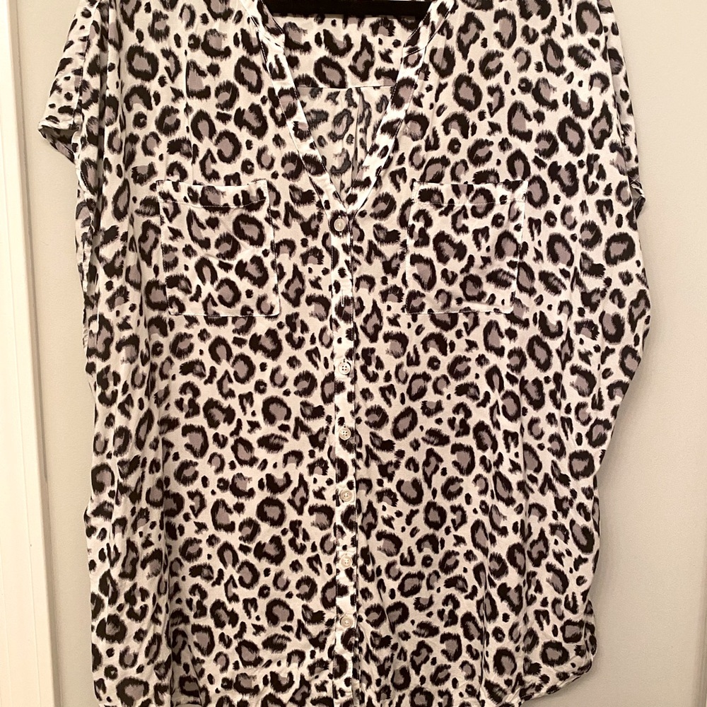 Torrid size 3 leopard button down